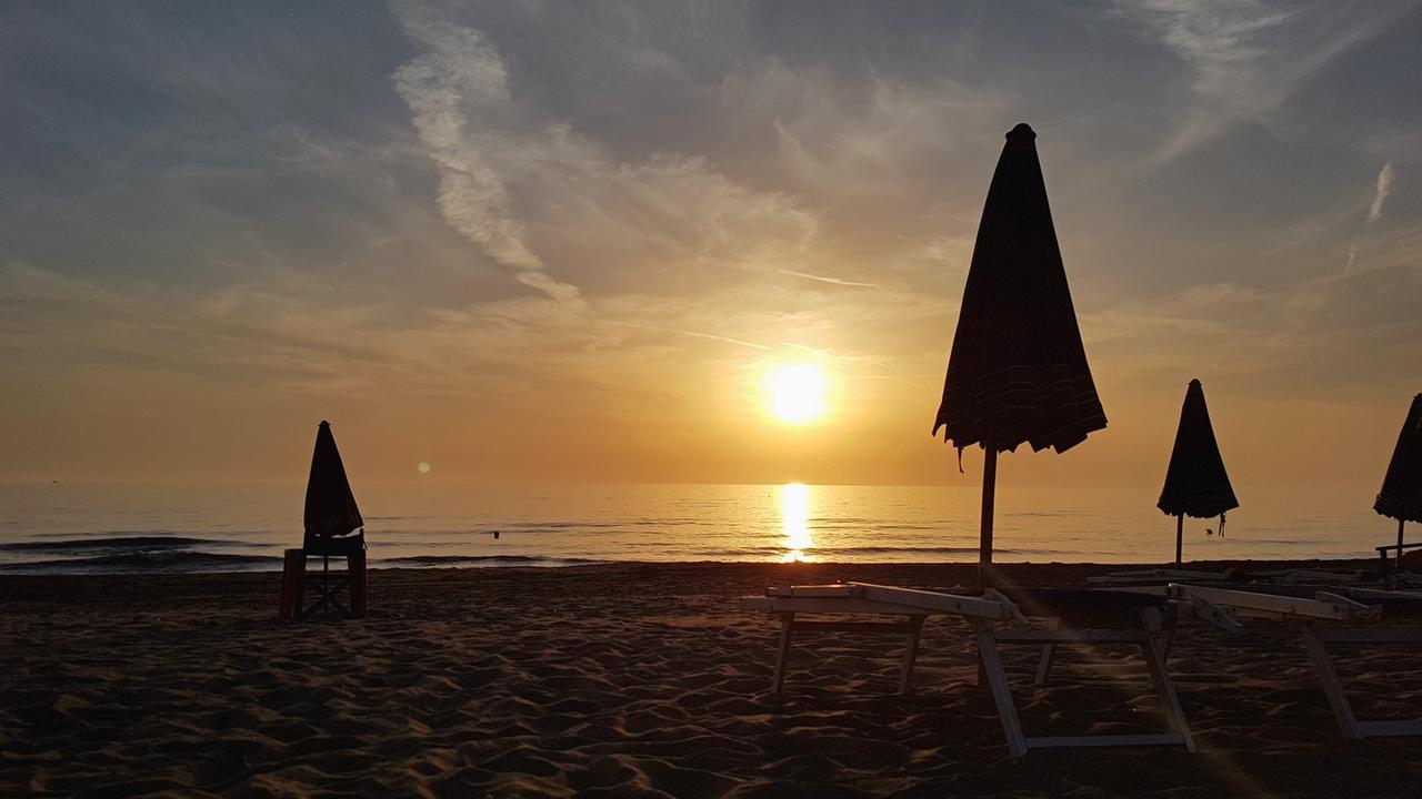 Hotel Villa Tramonto Direttamente Sul Mare San Vincenzo Exteriér fotografie